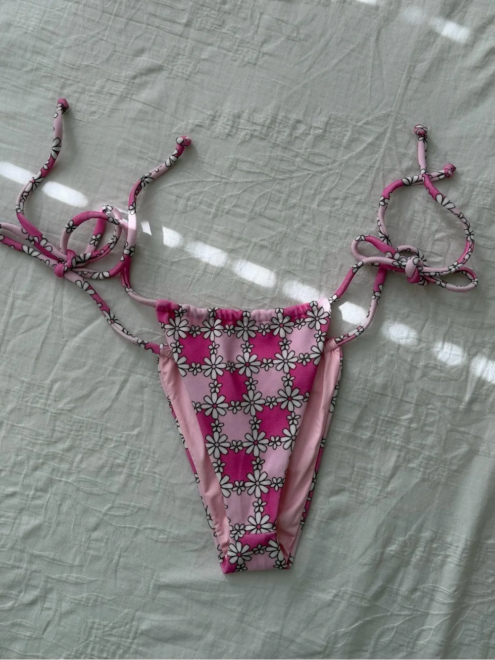 NWOT Frankie's Bikinis Tia Terry Daisy String Bikini Bottom